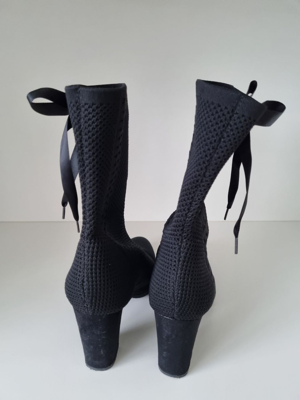 Scarpe da donna: Stiefelette Gr. 37 Elastischer Stoff schwarz – Nuovo (secondo la descrizione) da Zofingen venduto da fel_6gj7 2