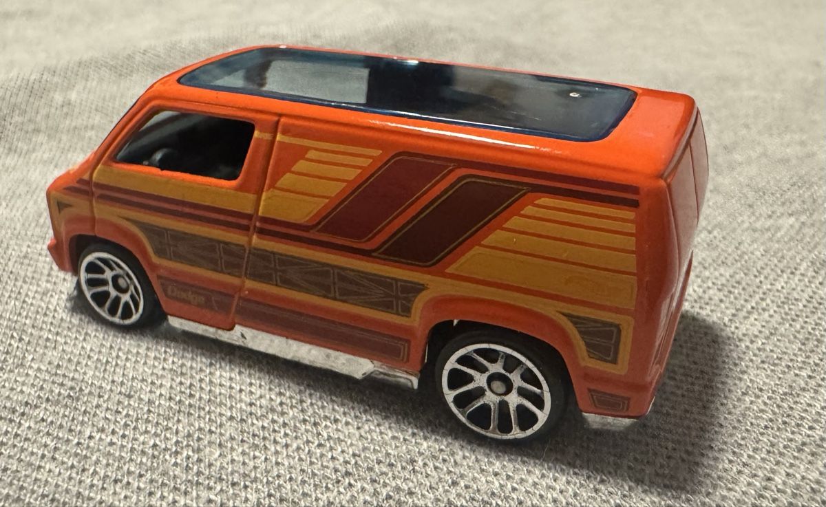 Hot Wheels Modellini d'auto: Hot Wheels Custom Dodge Van – Usato da Liebefeld venduto da Tatts81 2