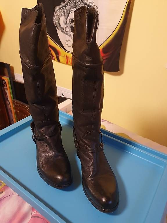 Scarpe da donna: Stivali in pelle – Usato da Biasca venduto da bar_qhz7