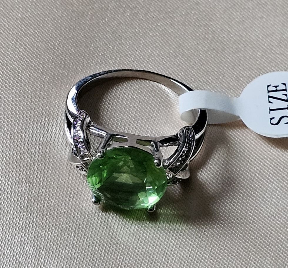 Ringe: Klassischer Ring mit grünem Topas,  925 versilbert, Gr. 9 – Neu (gemäss Beschreibung) aus Grenchen von maretop 2