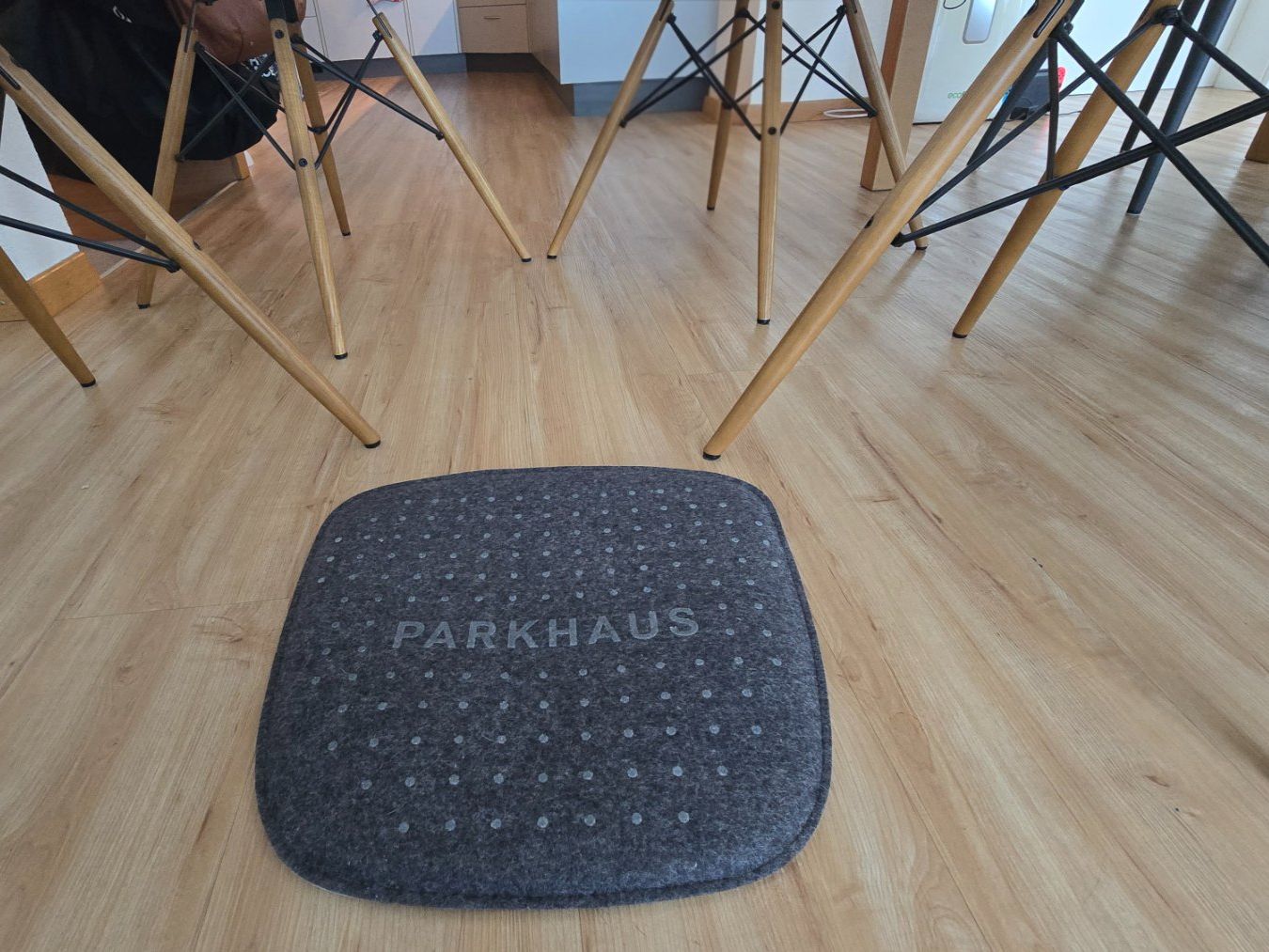 Eames Stühle: 4x Original Vitra Eames Armchair DAW – Gebraucht aus Uerzlikon von pat_hb5w 5
