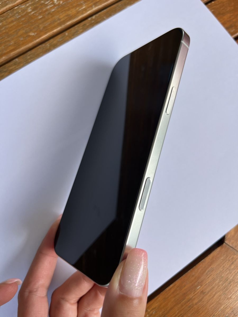 Apple Telefoni cellulari / Smartphones: iPhone 16 Pro Max – Nuovo (secondo la descrizione) da Cheseaux-sur-Lausanne venduto da emcy78 9