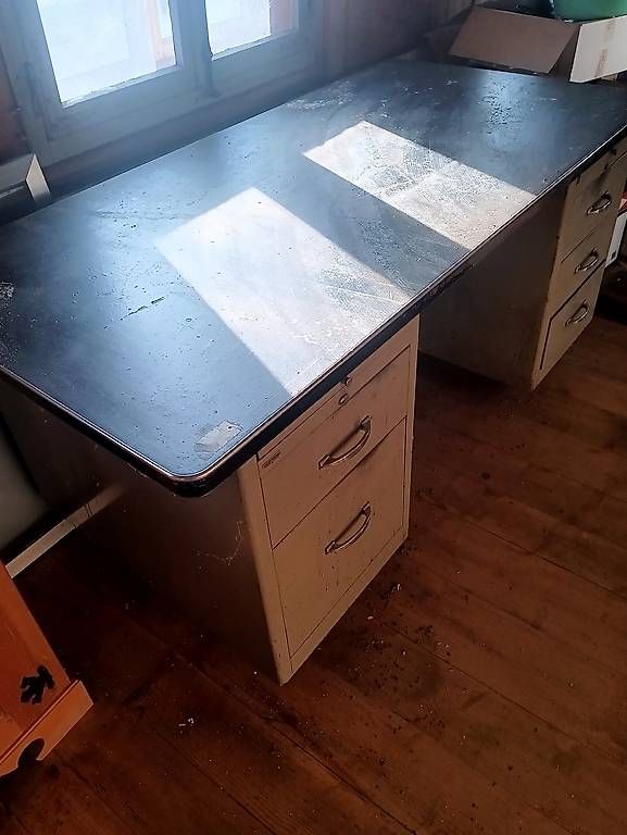 Scrivanie: Bürotisch Metall – Usato da Schwarzenbach BE venduto da pat_259t 1