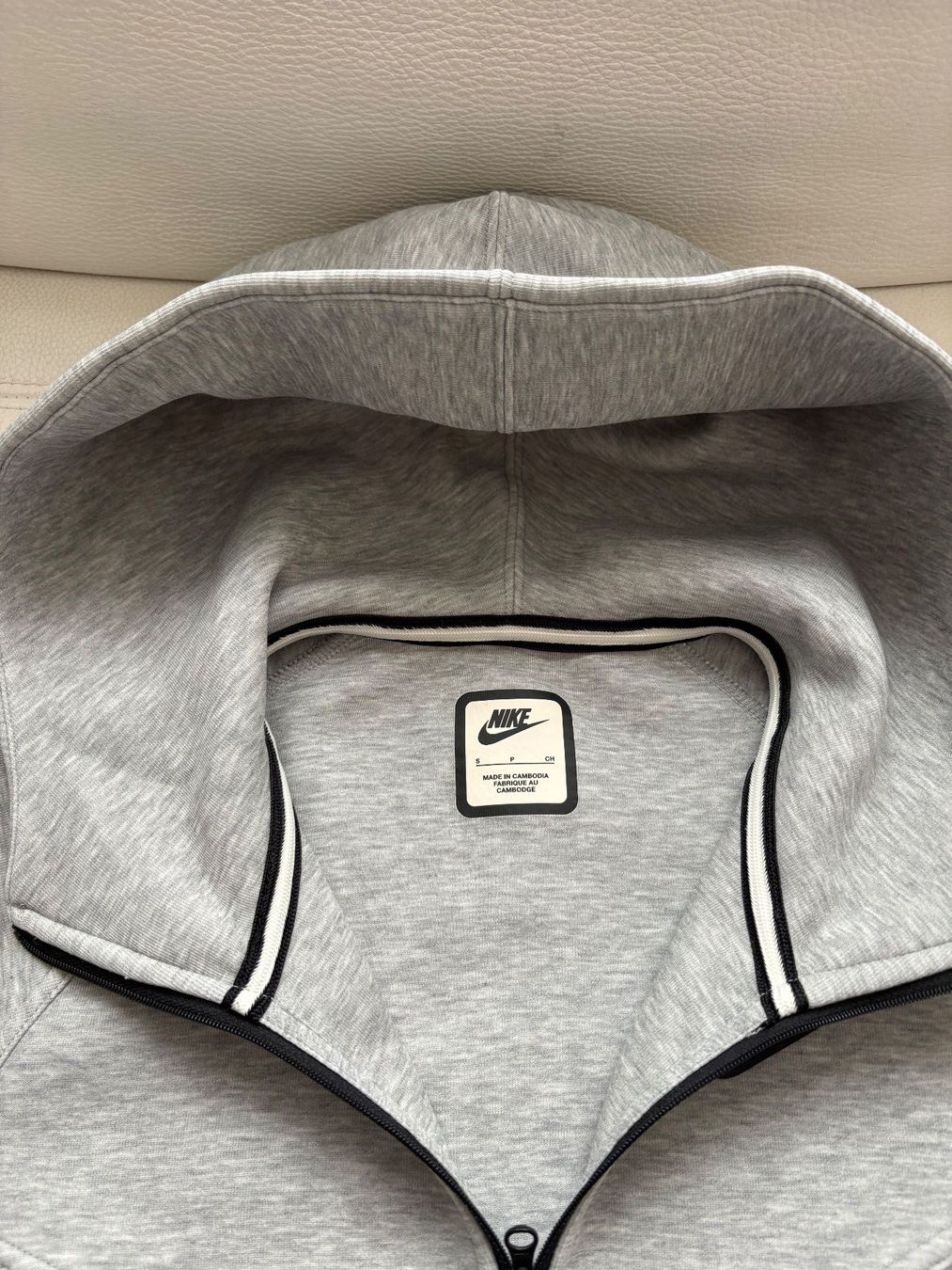 Nike Jacken: Nike Tech Fleece Jacke Damen S – Gebraucht aus Nürensdorf von Trisch 4
