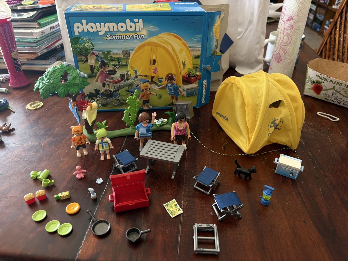 Playmobil Spielzeuge: Playmobil camping en famille – Gebraucht aus Vufflens-la-Ville von newlifegva