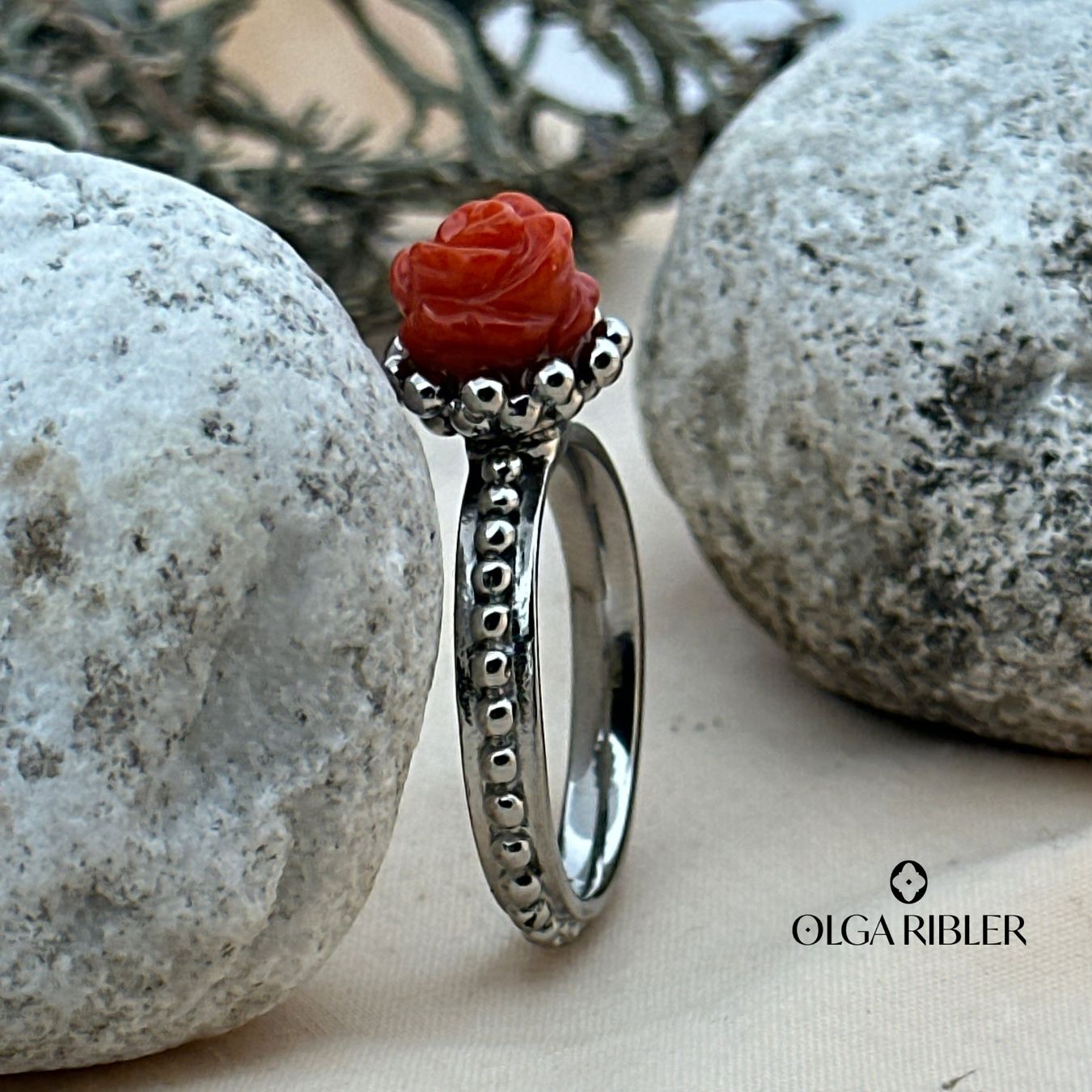 Olga Ribler Bagues: Edelstahl 4 mm  Ring mit Korallenrose,  Ringgrösse 62 – Neuf (Voir description) à Luzern par Schmuckoutlet 3