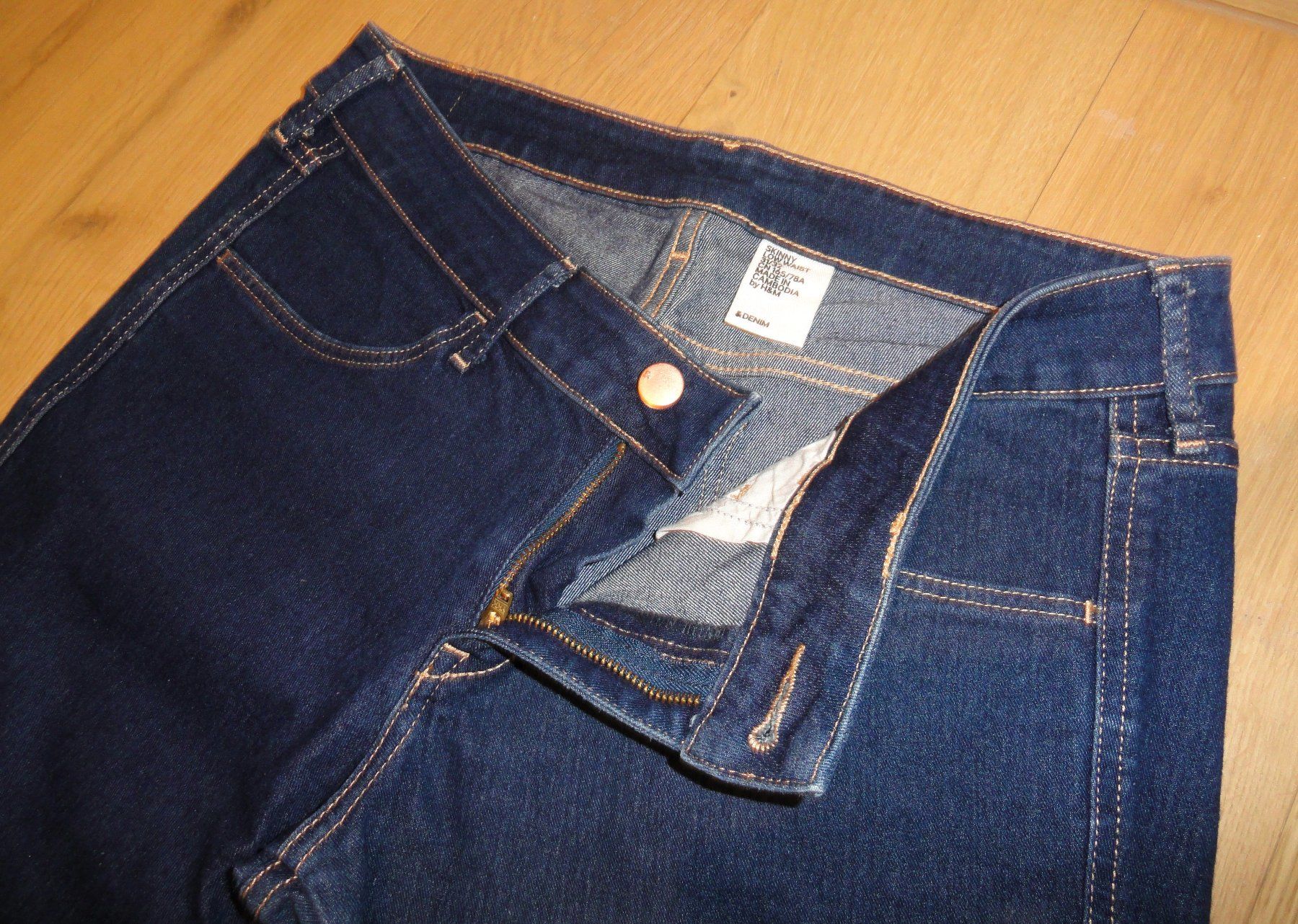 H&M Jeans: Jeans 👖 – Nuovo (secondo la descrizione) da St-Livres venduto da lune_bleue