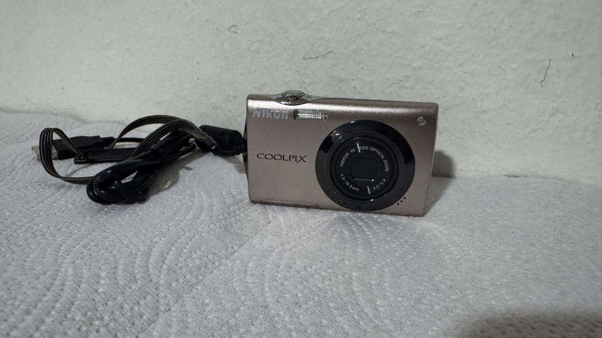 Coolpix Kamera: Nikon Coolpix S4000 Digitalkamera  – Gebraucht aus Zürich von beli_30