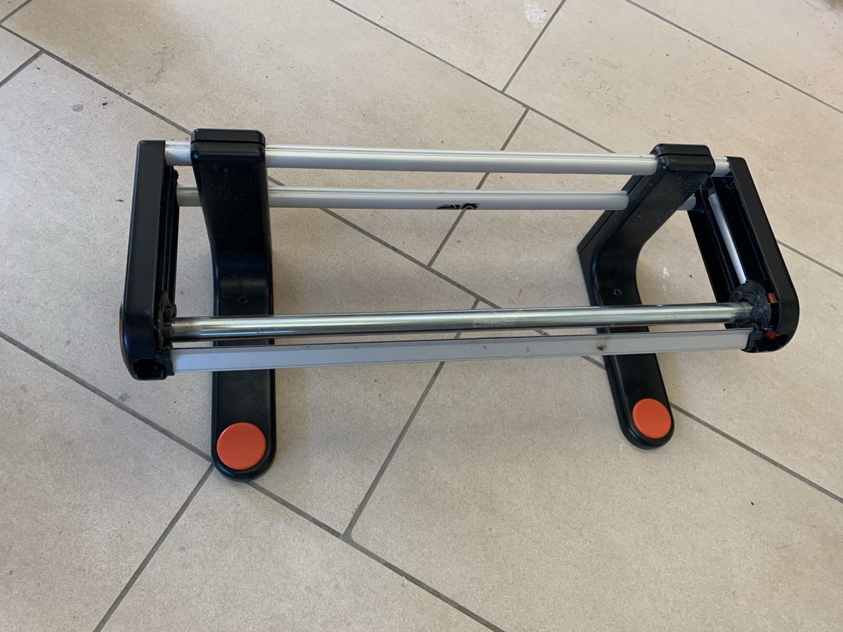 Sonstiges für Haushalt & Wohnen: Rollenhalter für Verpackungspapier – Gebraucht aus Brüttelen von Bearbeck