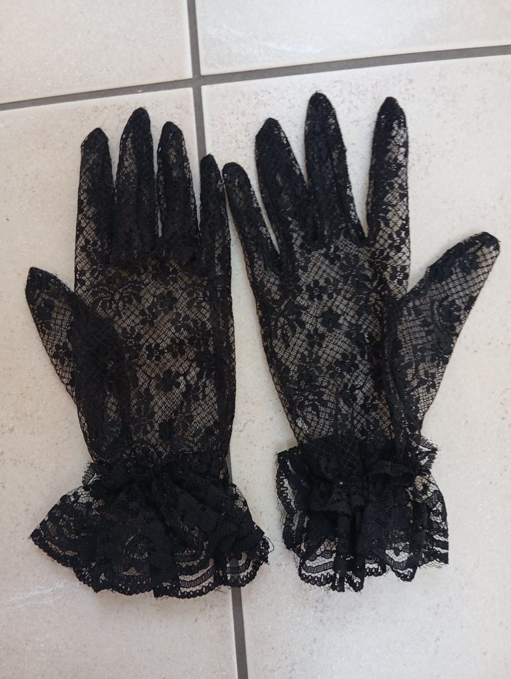 Guanti & manicotti: 6 Paar Damenhandschuhe Vintage – Usato da Oberägeri venduto da baerghuus 7