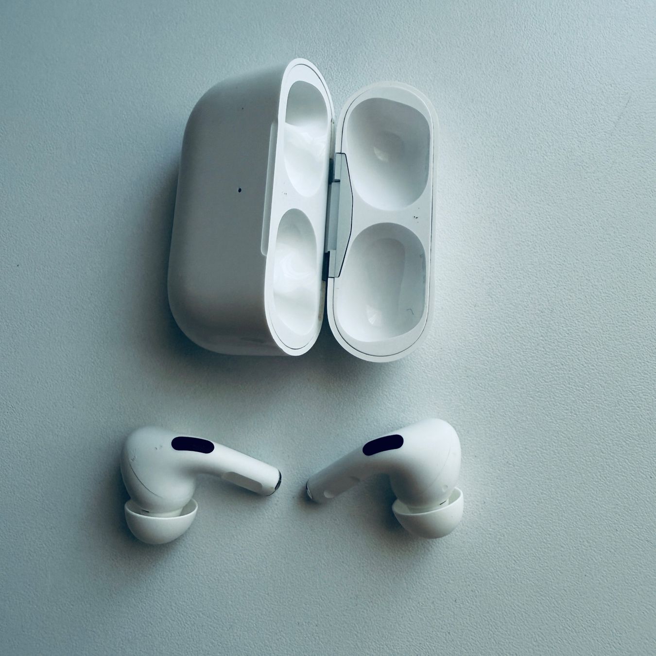 Apple Cuffie: Original Apple AirPods Pro 1 Gen. mit Wireless Case – Usato da Basel venduto da MY.AIRPODS.SHOP 2