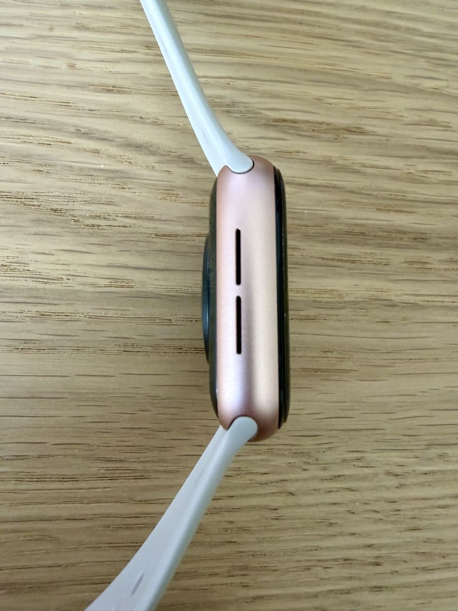 Apple Smartwatch: Apple Watch SE 40mm Gold – D'occasion à Weisslingen par quarktasche 4