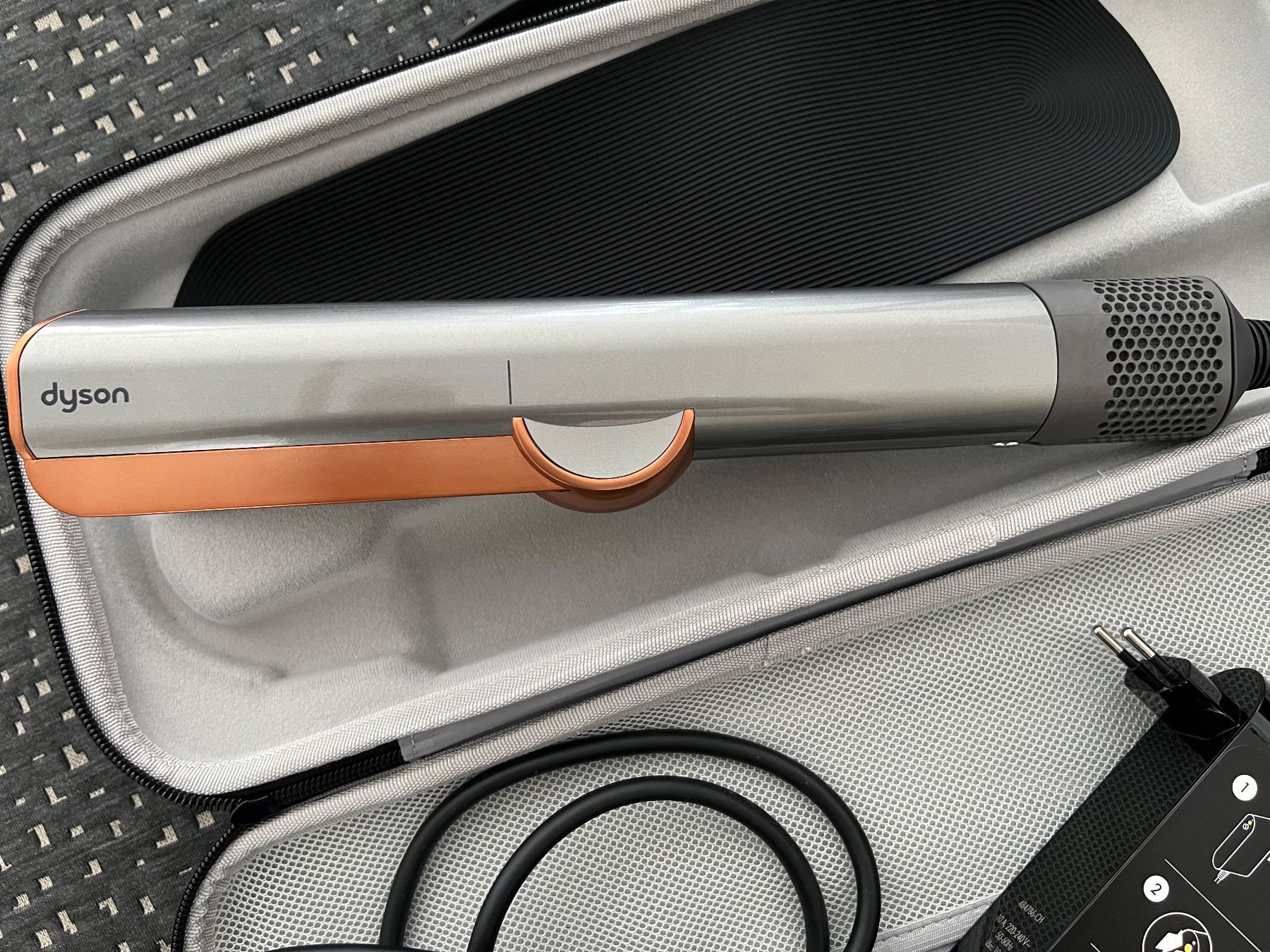 Dyson Sèche-cheveux: Dyson Airstrait – D'occasion à Vevey par rak_b5t2
