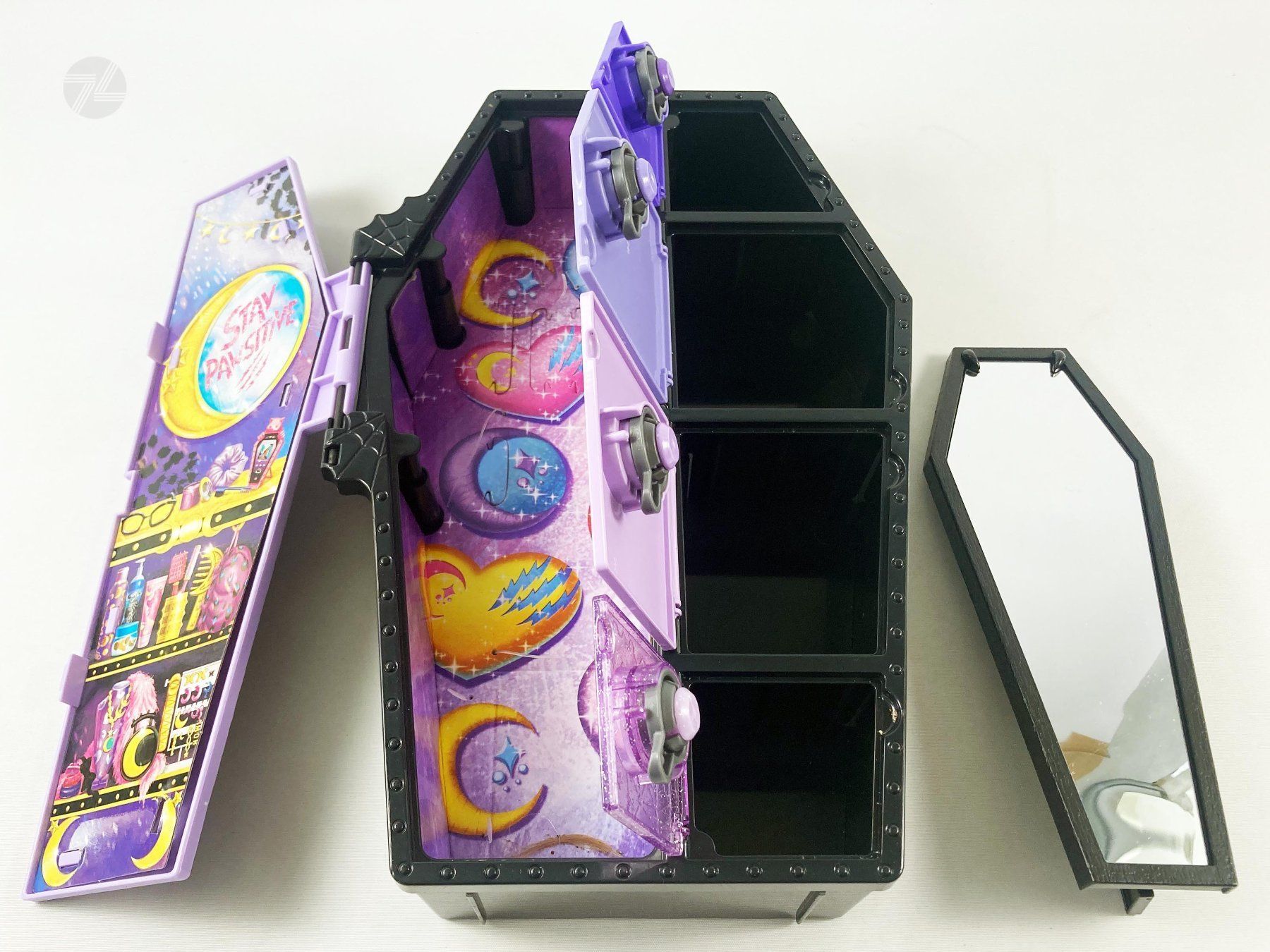 Spielzeuge: Monster High Schminkkoffer Skultimate Secrets Case Sarg 3x – Gebraucht aus Wetzikon ZH von cyan74 1