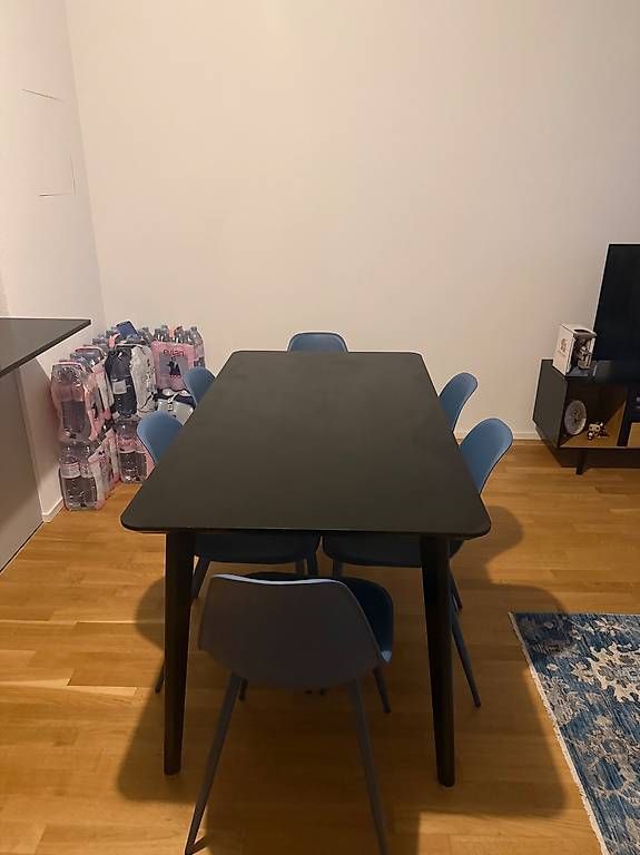 Tables: Table IKEA noir  – Neuf avec emballage d'origine à Delémont par pek_nlq7