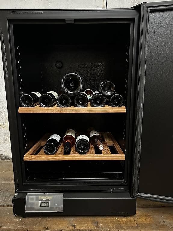 EuroCave Frigoriferi: EuroCave Weinschrank – Usato da Bern venduto da Yunkom 1