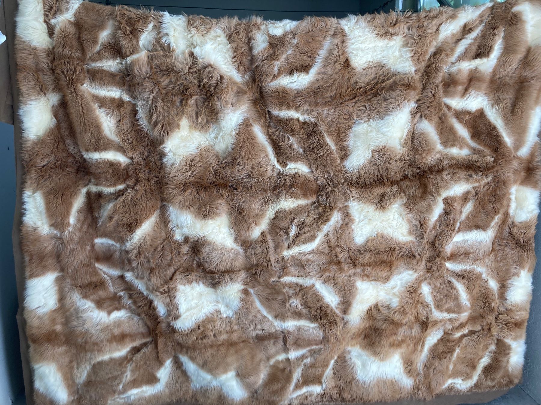 Coperte: Plaid en fourrure de guanaco – Usato da Neuchâtel venduto da new_pj7g