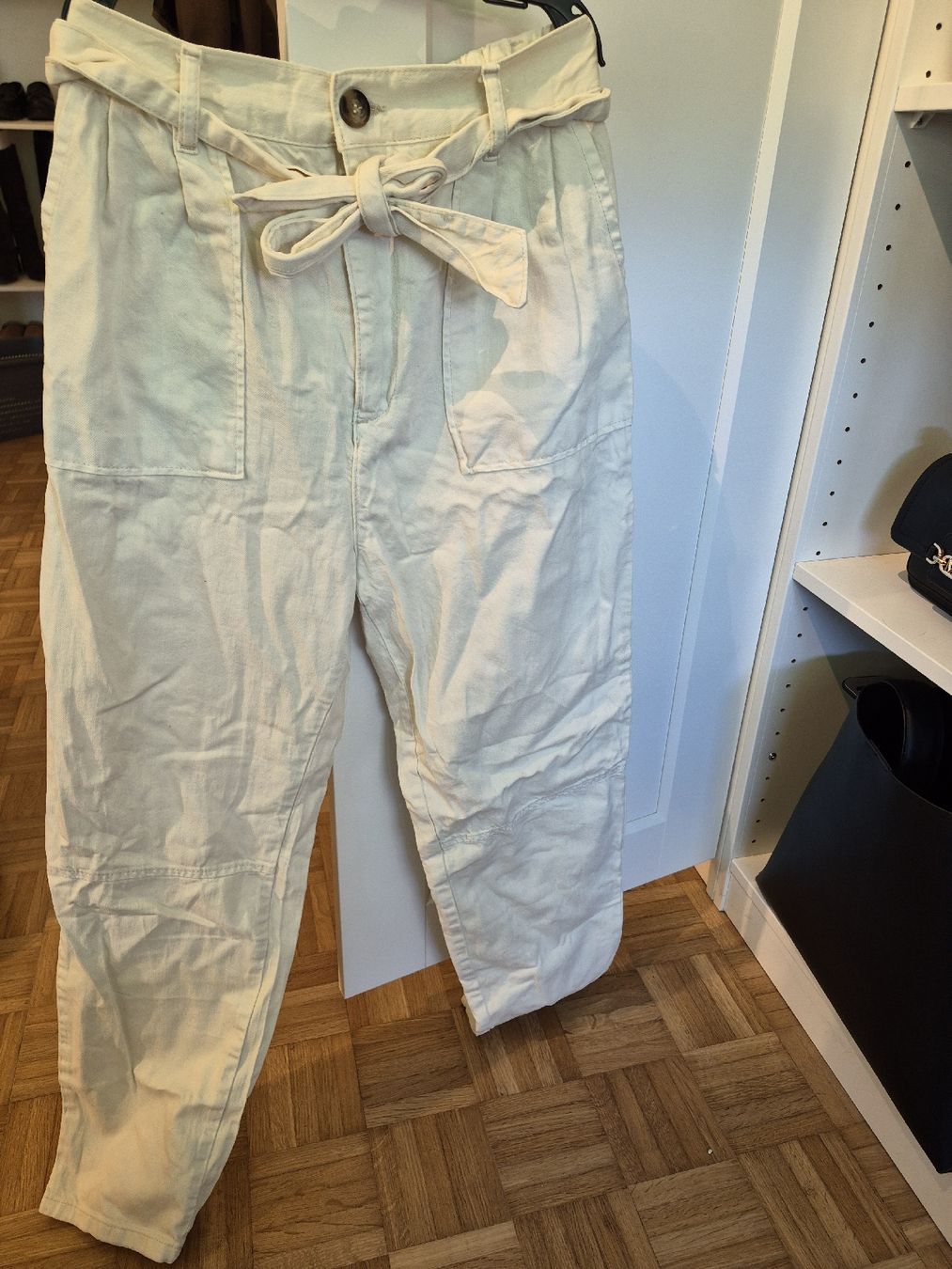 Pull&Bear Pantaloni: Trendige Sommerhose mit Bindegürtel, Beige, Grösse M – Nuovo (secondo la descrizione) da sissach venduto da maa_57j5