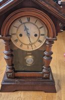 Antike Pendeluhr aus Holz
