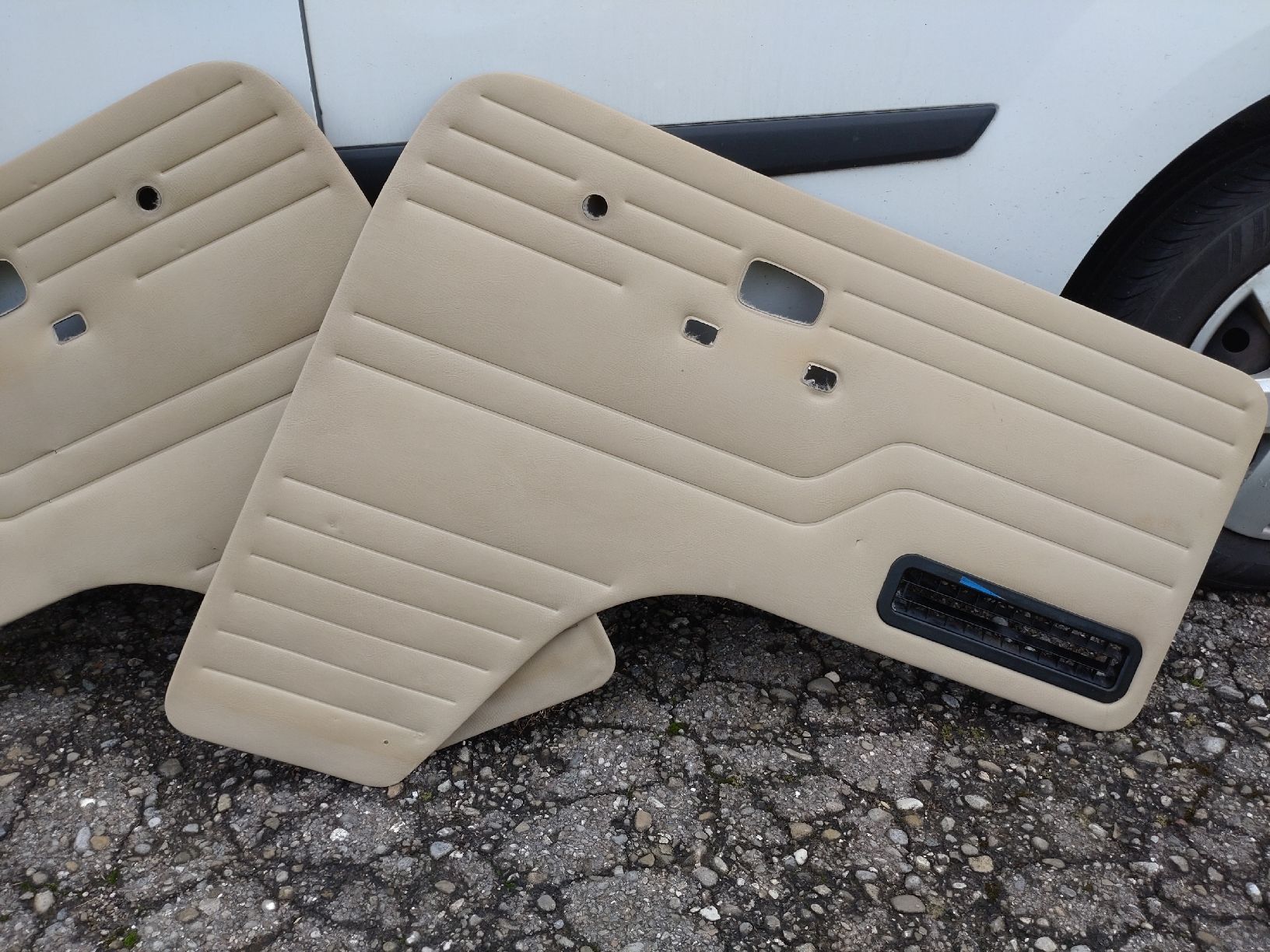 VW Tutti pezzi di ricambio auto: VW T2 Seitenpanel – Usato da Gurmels venduto da Tube1 6