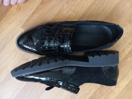 Elegante Dammen Schuhe, Schwarz Lack Optik, Grösse 40