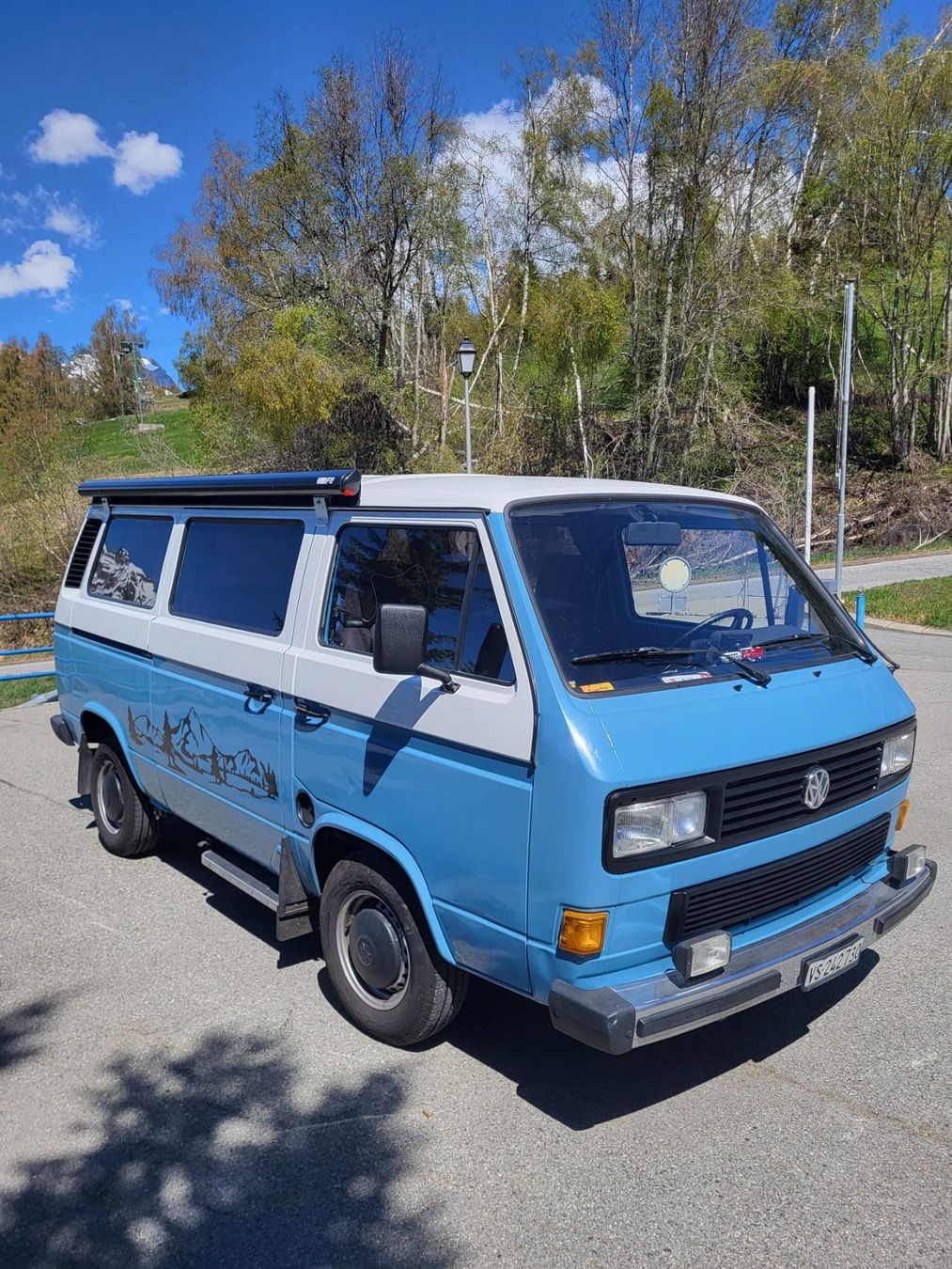 VW Véhicules de camping: VW BUS  T3 / TYP 2 mit Camping Ausstattung – D'occasion à Bürchen par Karebs