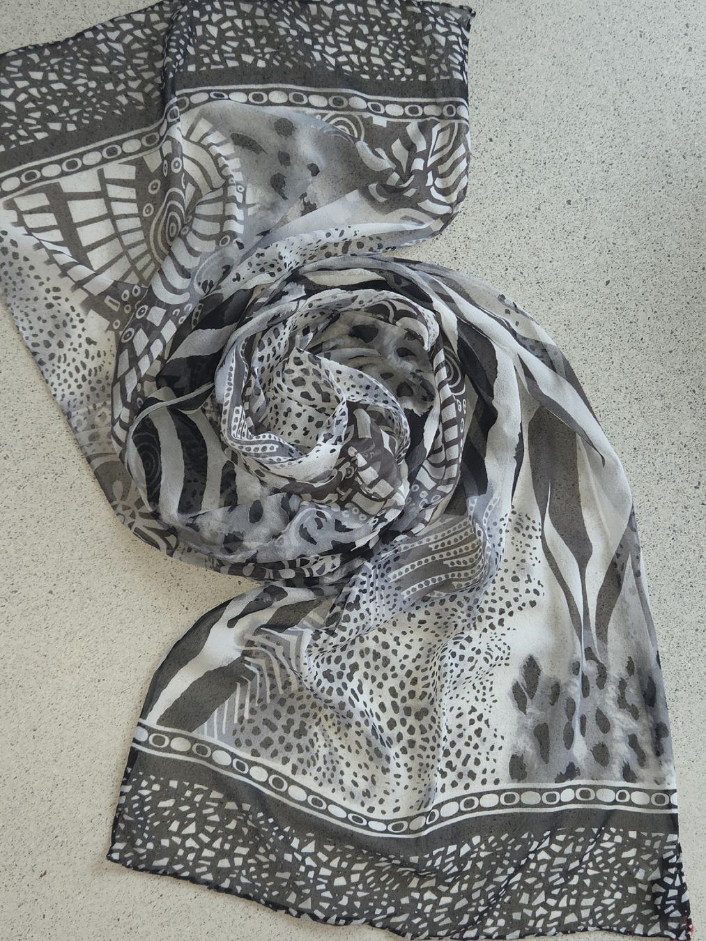 Codello Foulard & Sciarpe: Seidenschal 38 x 150, von Codello, handrolliert – Nuovo e nell'imballaggio originale da Frauenfeld venduto da Schenken-mit-Herz
