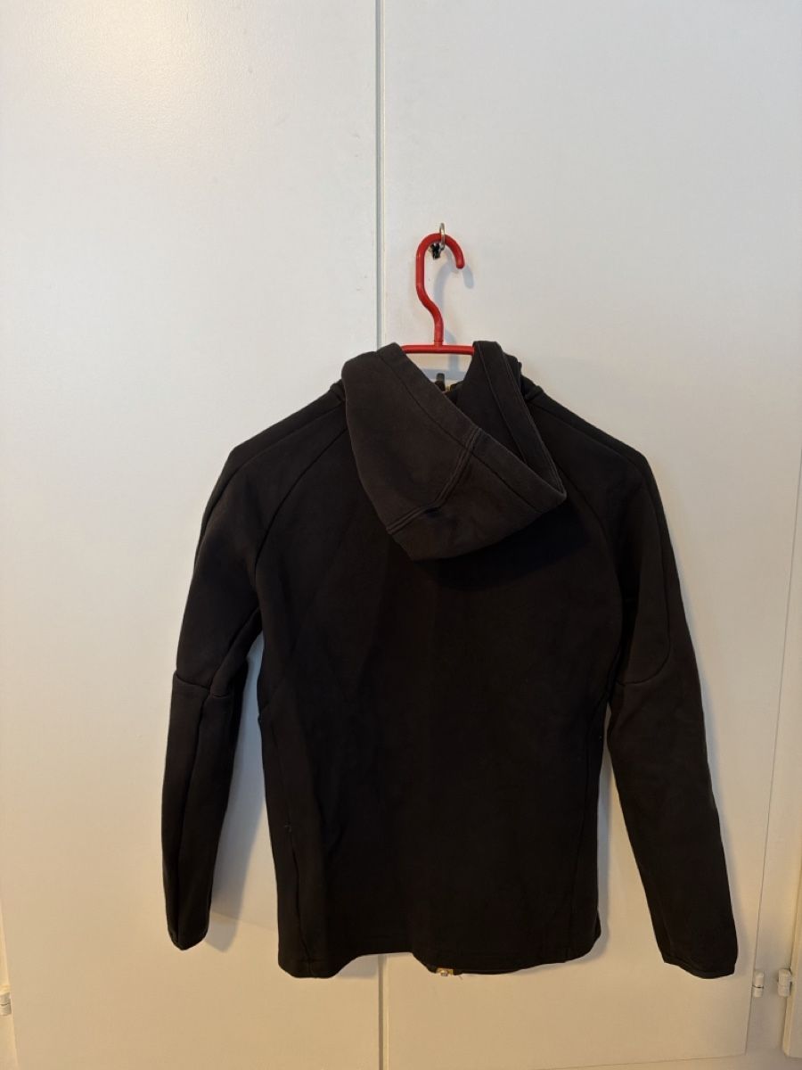Jacken & Mäntel: Veste Puma OM Noir et doré – Gebraucht aus Monthey von srn_z9ww 1