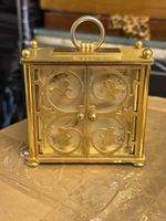 Tischuhr Bucherer goldfarben mit Flügeltüren antik