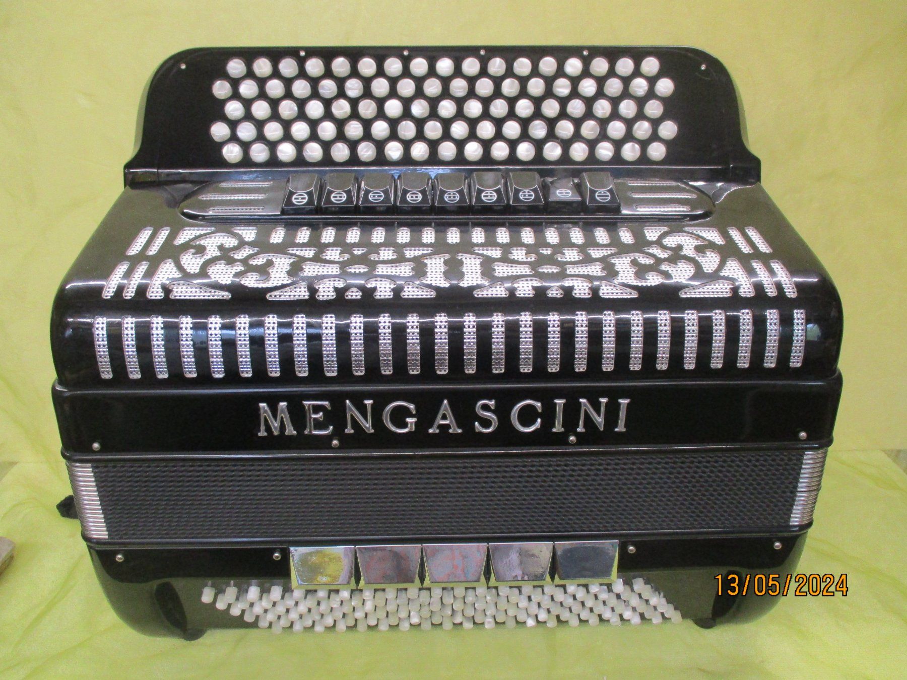 Strumenti musicali: Akkordeon Mengascini IV – Usato da Jegenstorf venduto da Oktavio