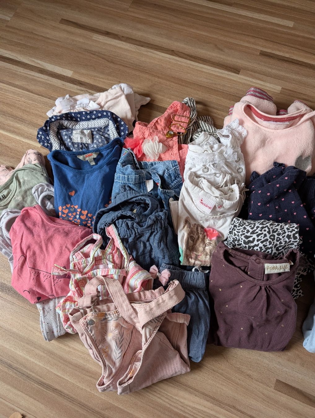 Lotti & Set di vestiti: Mädchkleider Gr.86 – Usato da Ernetschwil venduto da Diana007 1