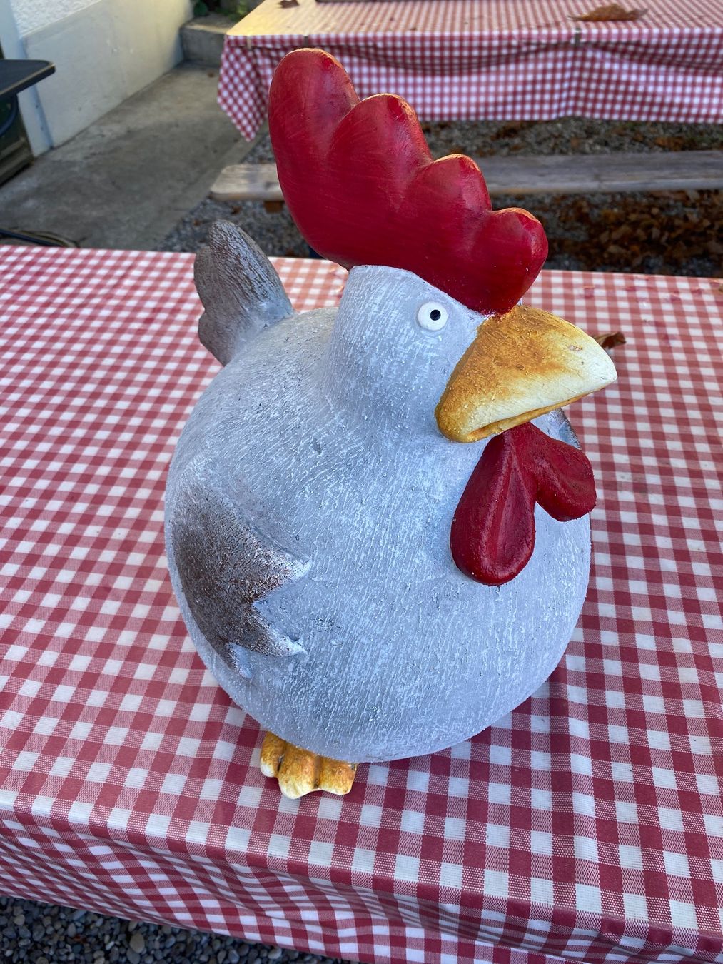 Tutte le decorazioni: Deko Huhn – Usato da Wädenswil venduto da BS540