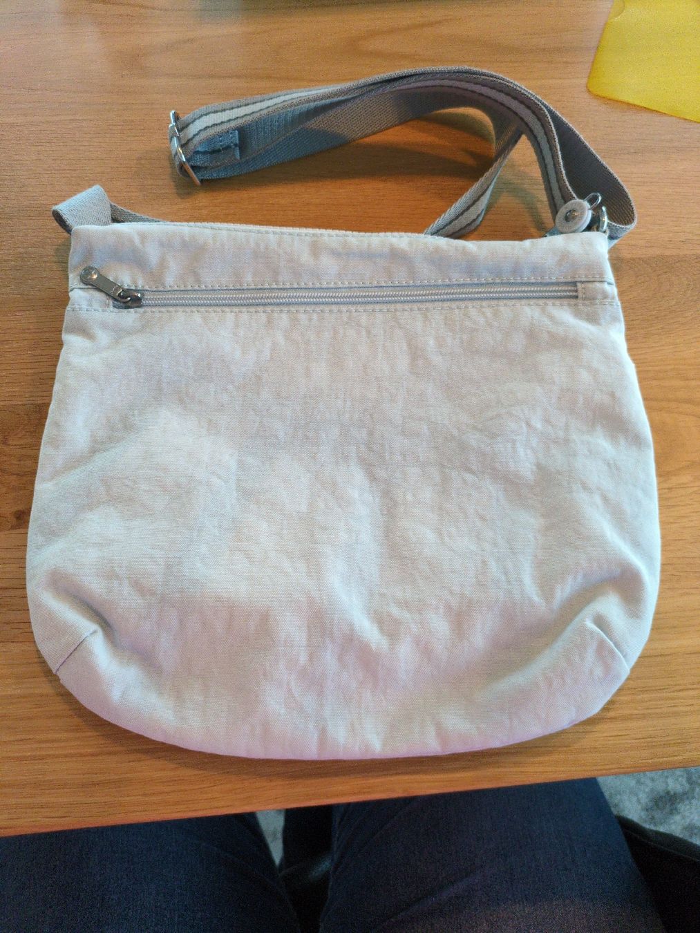 Kipling Borse da donna: Kipling Umhängetasche, hellgrau – Usato da Dübendorf venduto da bluenile80 1