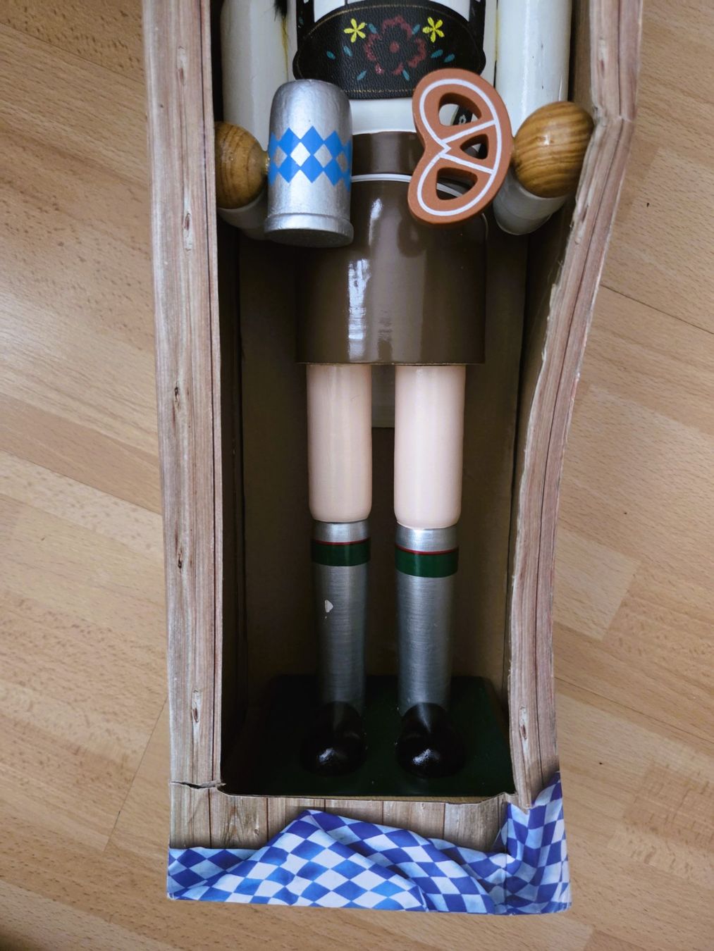 Figuren: GROSSER NUSSKNACKER FIGUR ((NEU)) OVP – Neu (gemäss Beschreibung) aus Brüttisellen von Nighttrain 6