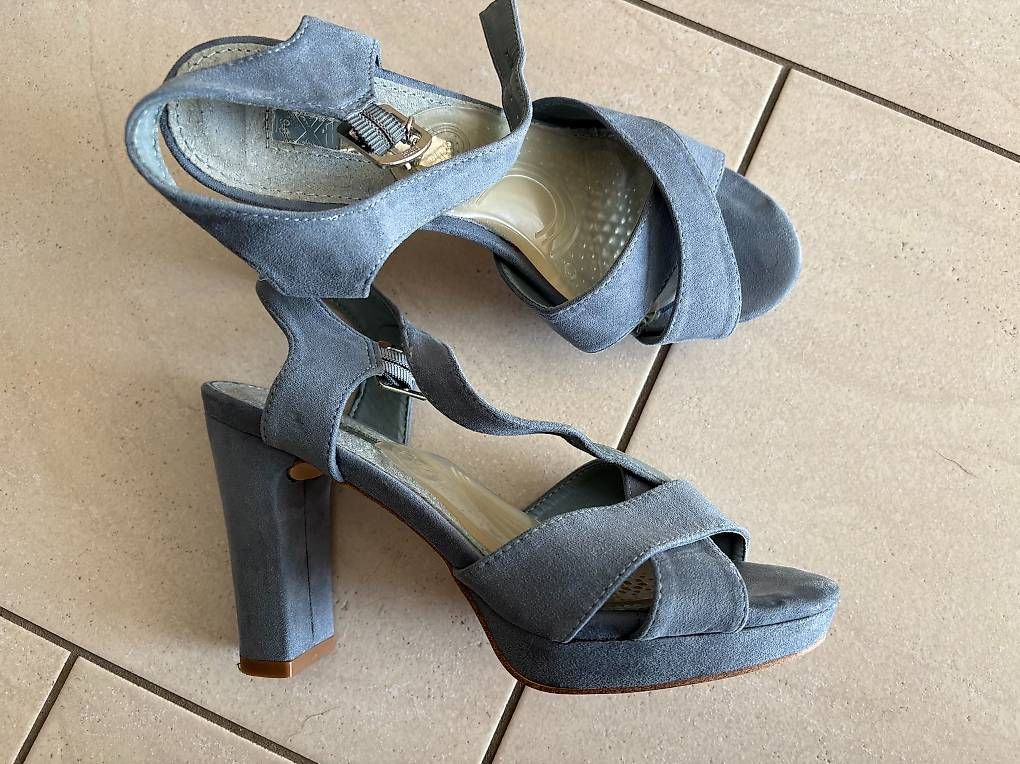 Damenschuhe: Hellblaue Sandalen Xti Gr. 36 – Gebraucht aus Willisau von ani_gtk8