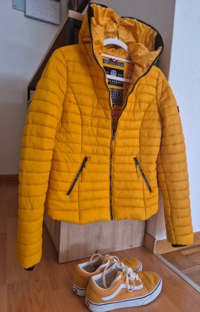 NAVAHOO Jacke/VANS Sneaker
