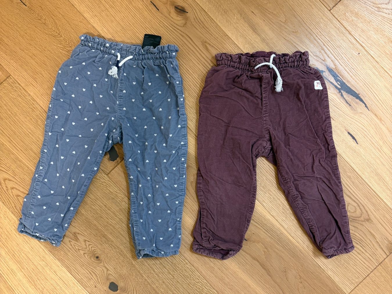 H&M Pantaloni: 2 Cordhosen, Grösse 86 – Usato da Riedt b. Erlen venduto da f.brown