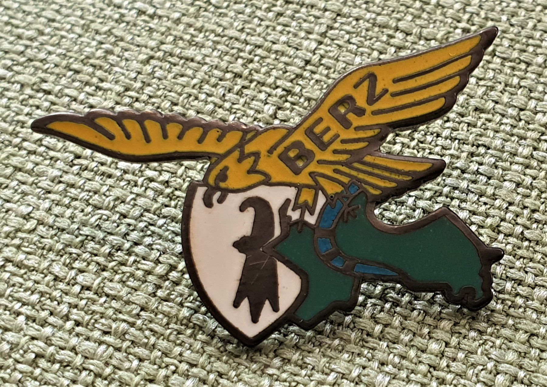 Placchette & Badge: P271 - Pin Vogel Basel BERZ Polizei – Usato da Reinach BL venduto da Boston-Verkauf