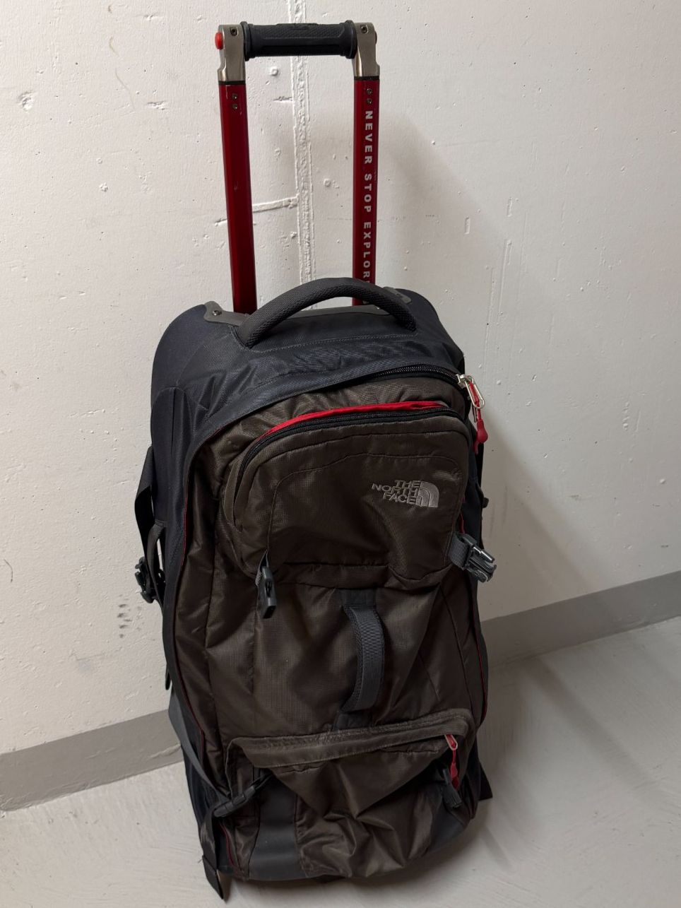 North Face Reisekoffer: The North Face Reise-Trolley – Gebraucht aus Zürich von Mosli