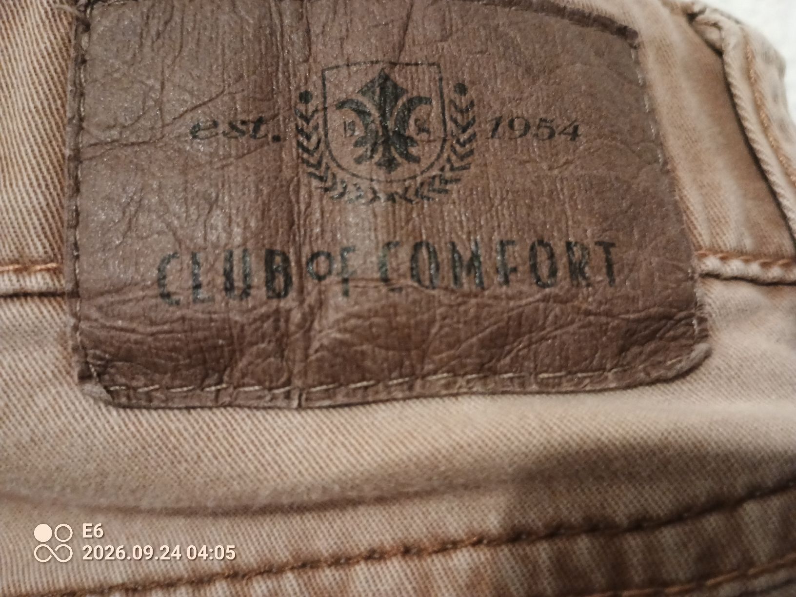 Pantaloni: Sportliche beige Hose Marke: Club of Comfort – Usato da Zürich venduto da Mitzi6 2