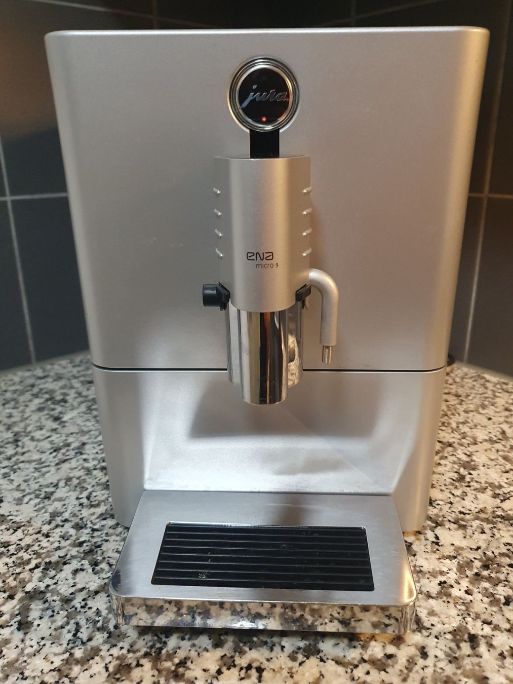 Jura Kaffeemaschinen & Espressomaschinen: Jura Kaffeemaschine ENA – Gebraucht aus Stansstad von Bambus24