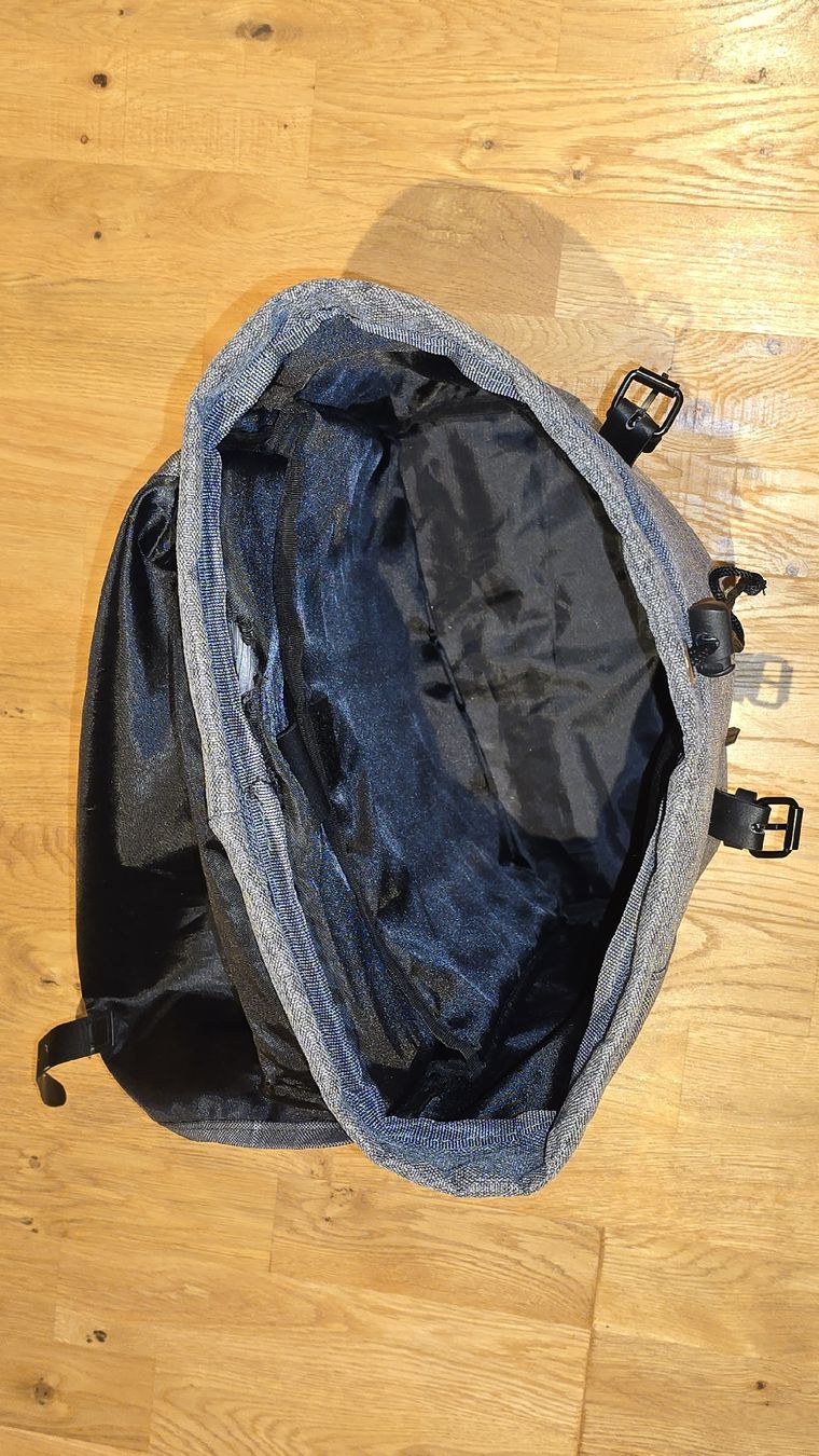 Rucksäcke: TAG Heuer Rucksack grau neuwertig – Gebraucht aus Gampel von Seilerwatches 2