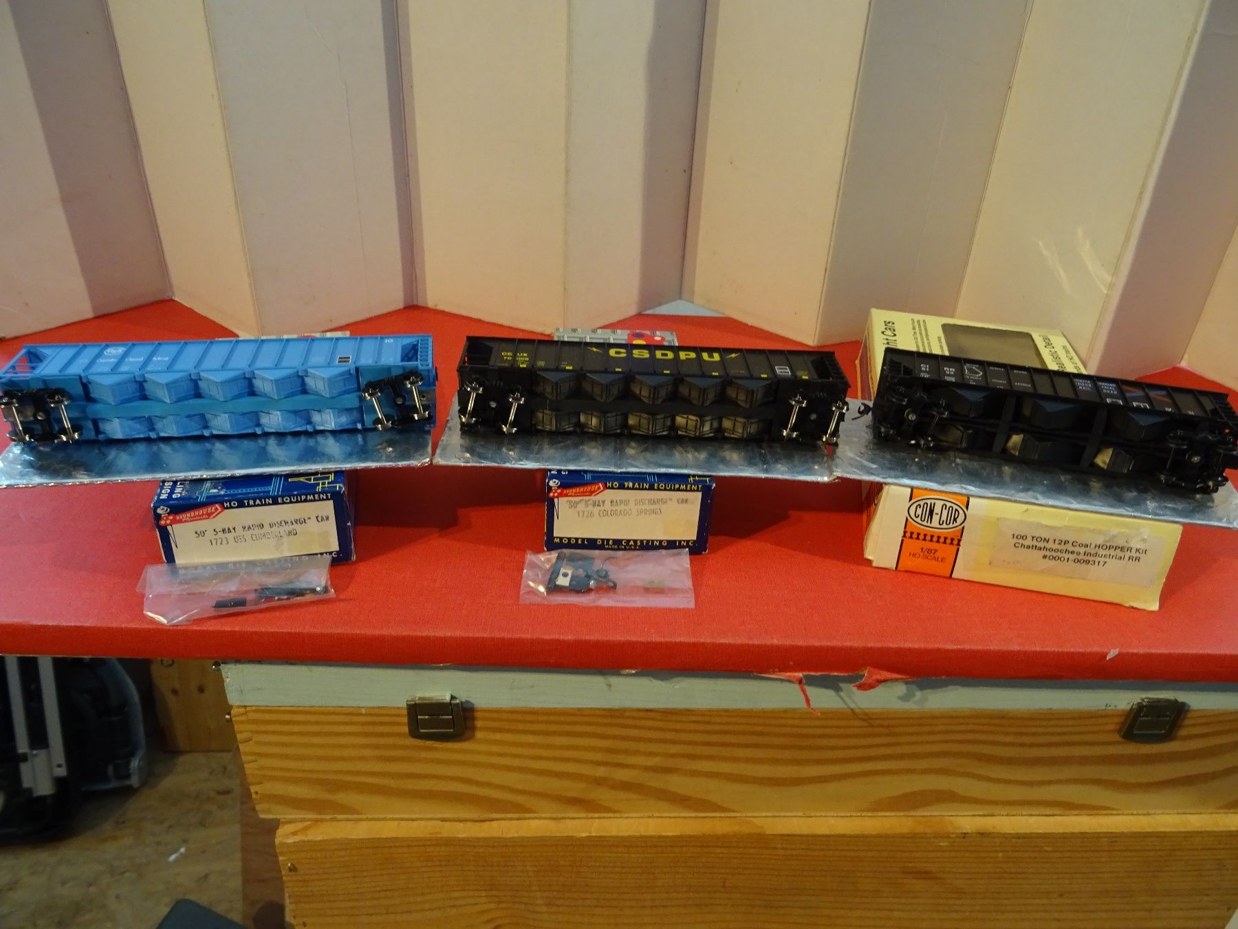 Modellini di ferrovie: 3 DIV. HOPPER /2 ROUNDHOUSE / 1 CON-COR  EX KIT NEU – Nuovo e nell'imballaggio originale da Appenzell venduto da Phantombolt1779 2