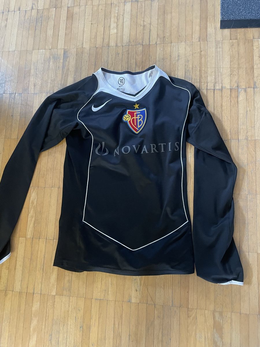 FC Basel Canottiere & Pantaloni: FC Basel Langarm Trikot – Usato da Stäfa venduto da Phphch 1