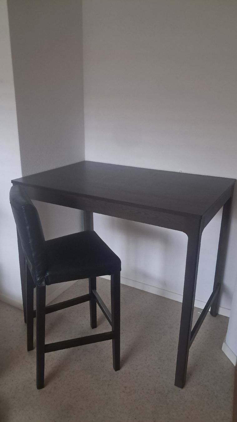 Tischset: Tisch mit Hocker   – Gebraucht aus Ebikon von dar_fd2m 2
