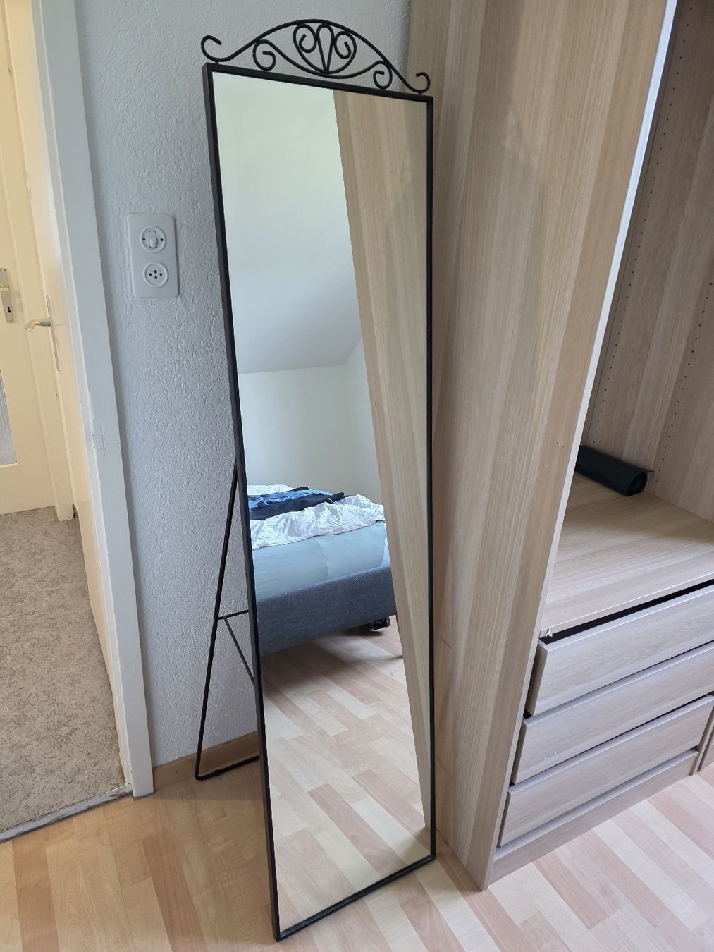 Ikea Specchi: Karmsund IKEA standing floor mirror – Usato da St. Gallen venduto da ast_br6k