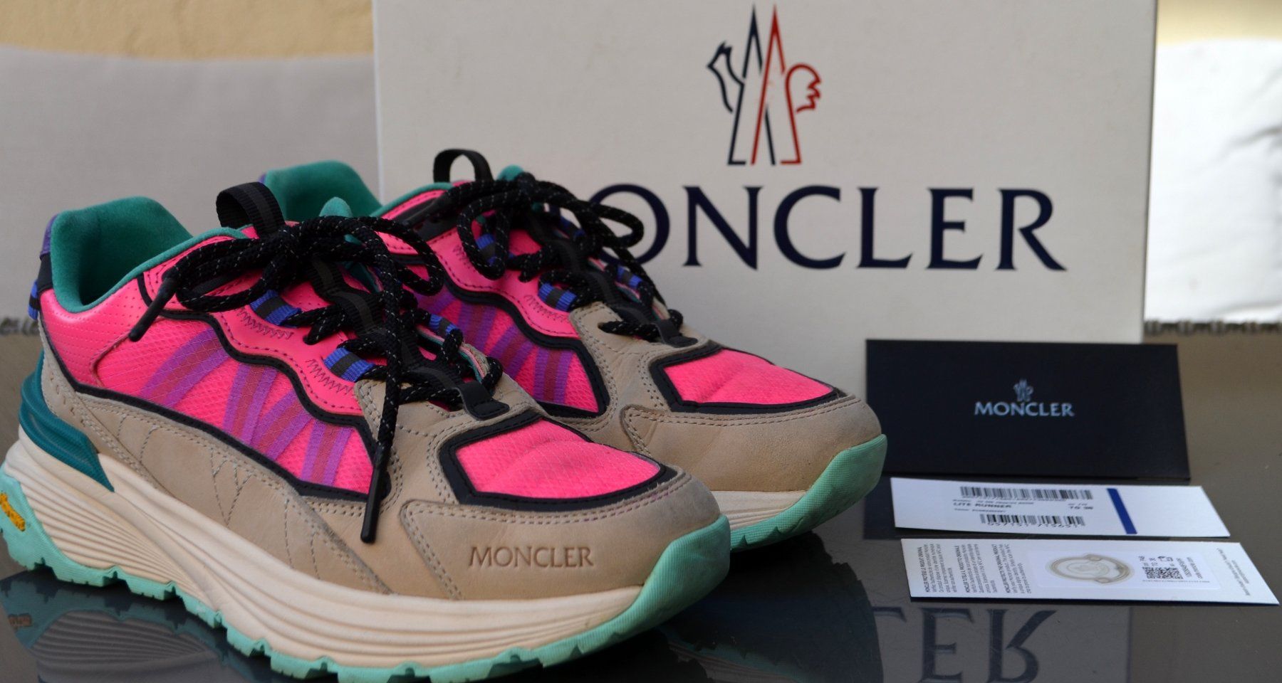 Moncler Damenschuhe: Moncler Lite Runner Trainers Sneakers 38 – Gebraucht aus Collonges von Auganien