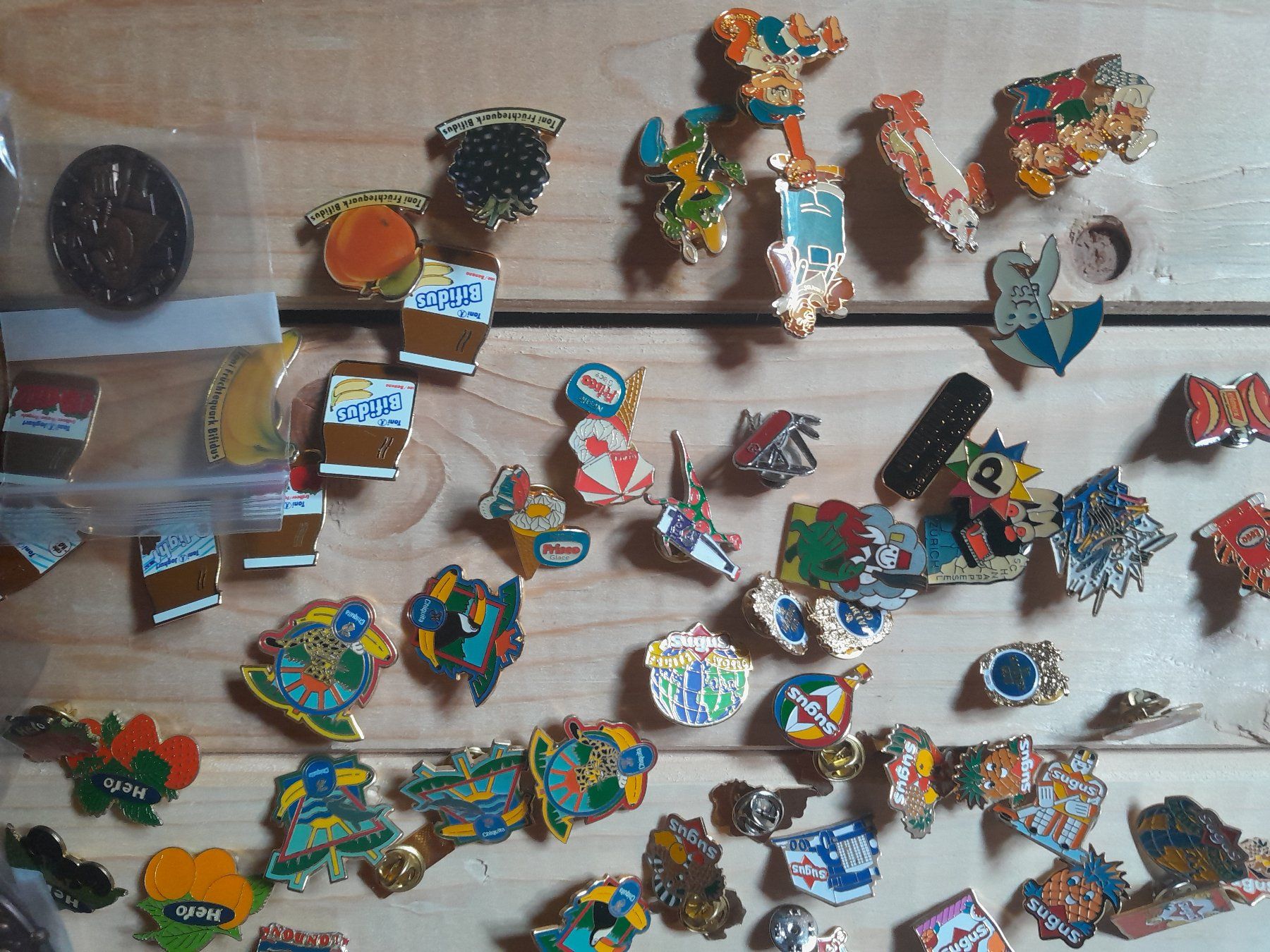 Placchette & Badge: Fasnachtsplaketten und Pin Lot – Usato da Rüti ZH venduto da Alemanni 1