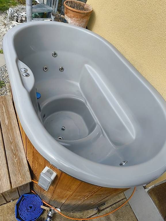 Whirlpool: Hot-Pot, Badefass, Whirlpool, Jacuzzi – Gebraucht aus Sevelen von Novo0010