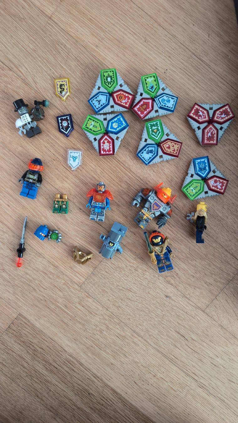 Lego Statuette: Lego Nexo Knight Minifiguren – Usato da Bolligen venduto da chr_t85t